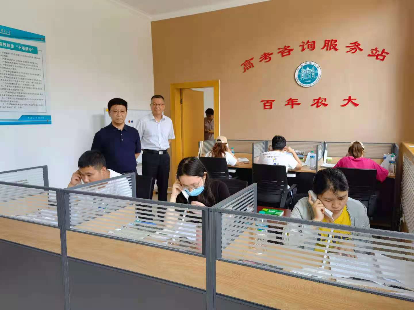申書興校長調(diào)研指導(dǎo)高考咨詢服務(wù)工作 推動教育信息咨詢質(zhì)量提升